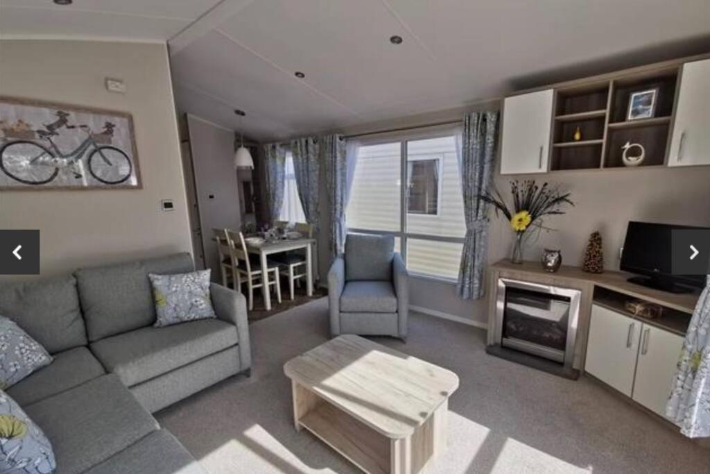 Glade Lodge- North Devon Coast, Bideford Bay Caravan Park Екстериор снимка