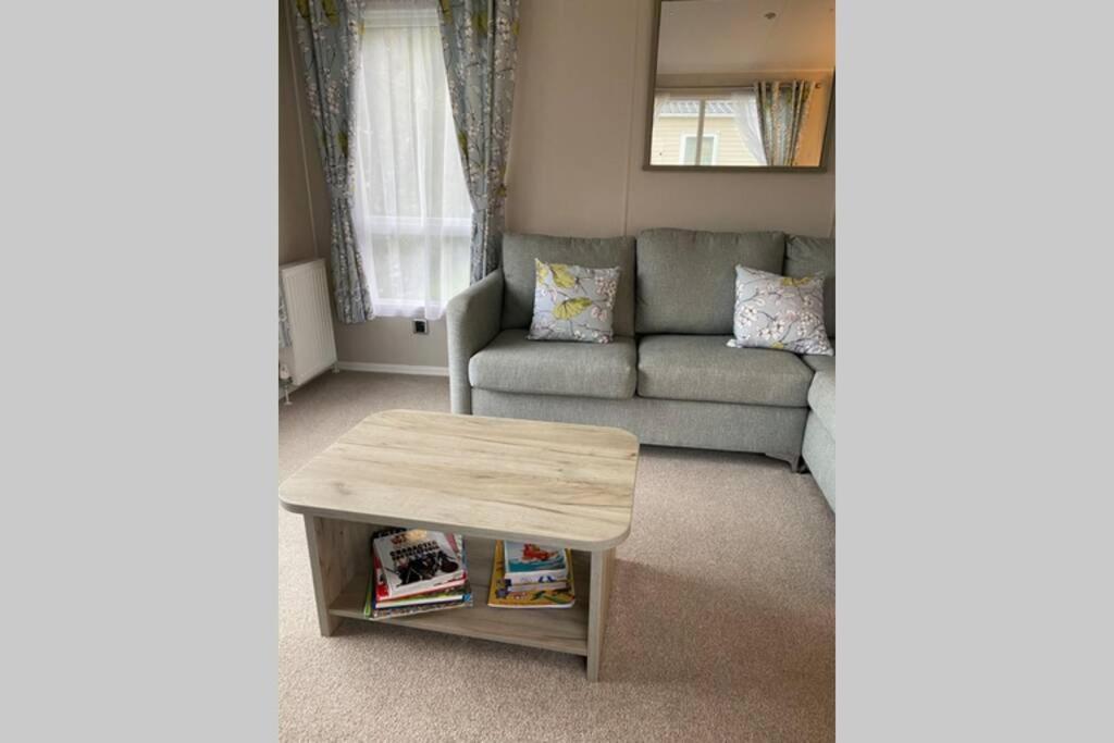 Glade Lodge- North Devon Coast, Bideford Bay Caravan Park Екстериор снимка